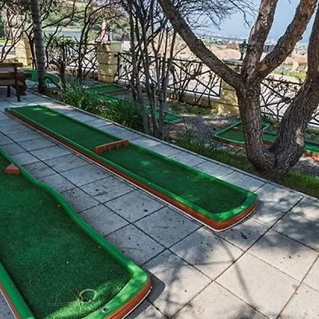 Bella View Art Boutique 3* Kazaphani